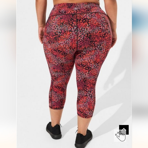 Torrid Performance Core Capri Active Legging With Side Pockets - Picture 5 of 5